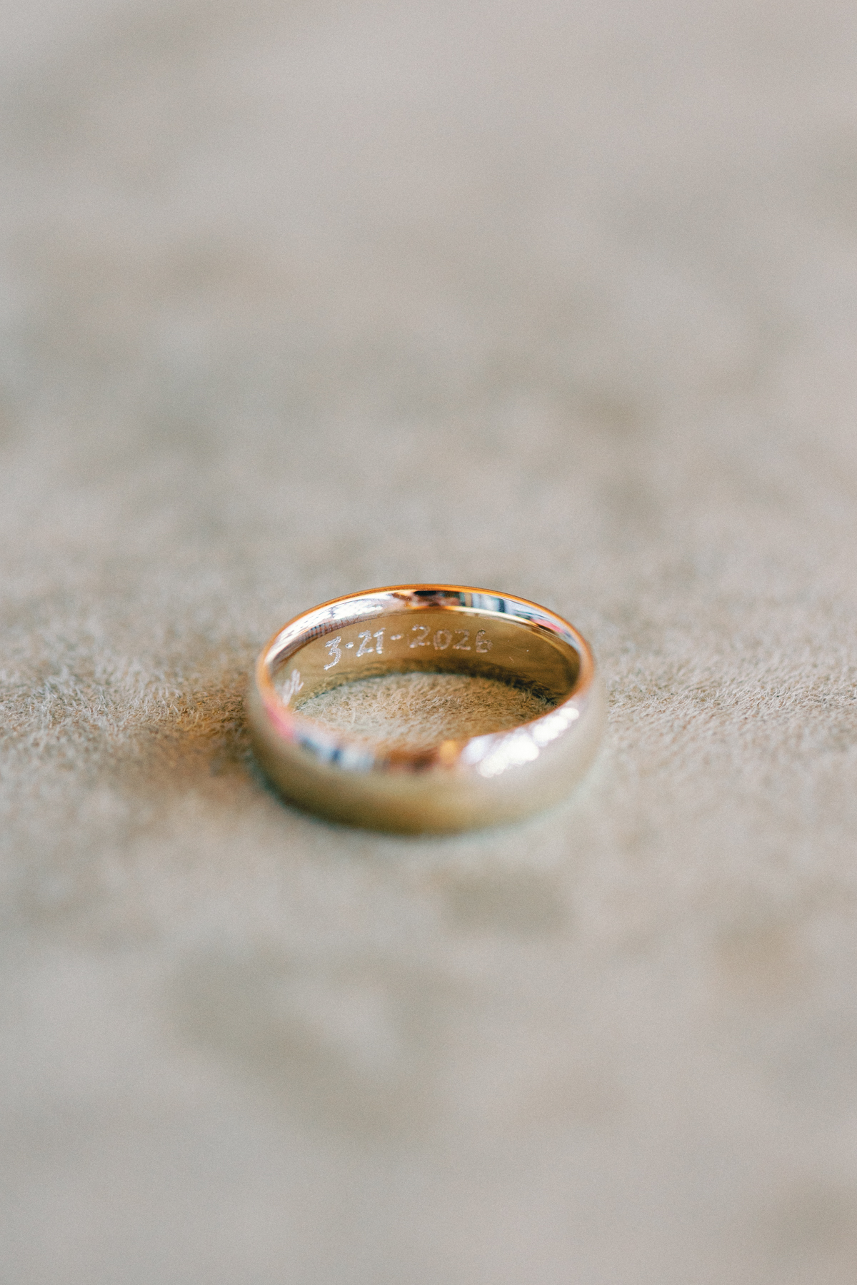 (groom)'s ringing engraved