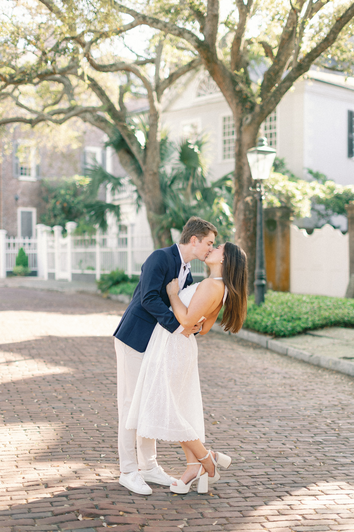 Couple dipping in street